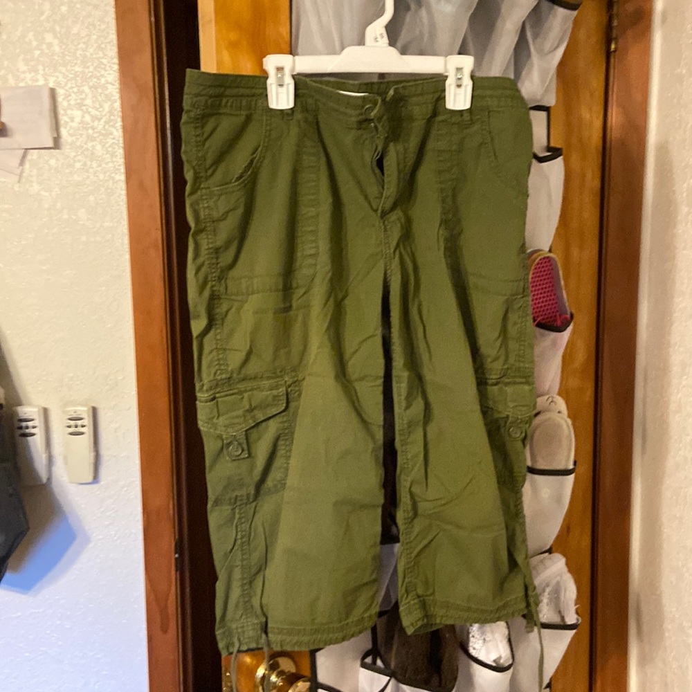 Army green capris